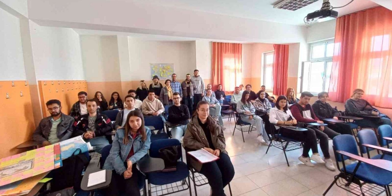 İş dünyasının uzmanları öğrencilerle buluştu