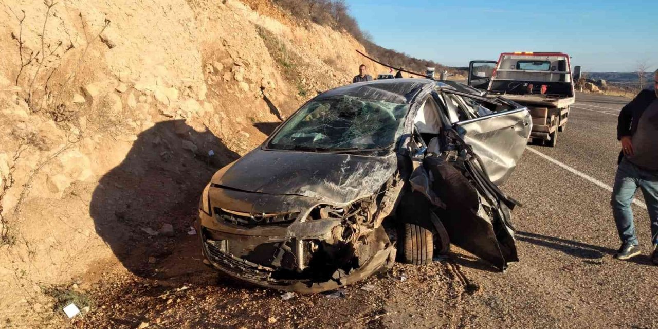 Takla atan otomobilden yara almadan çıktı