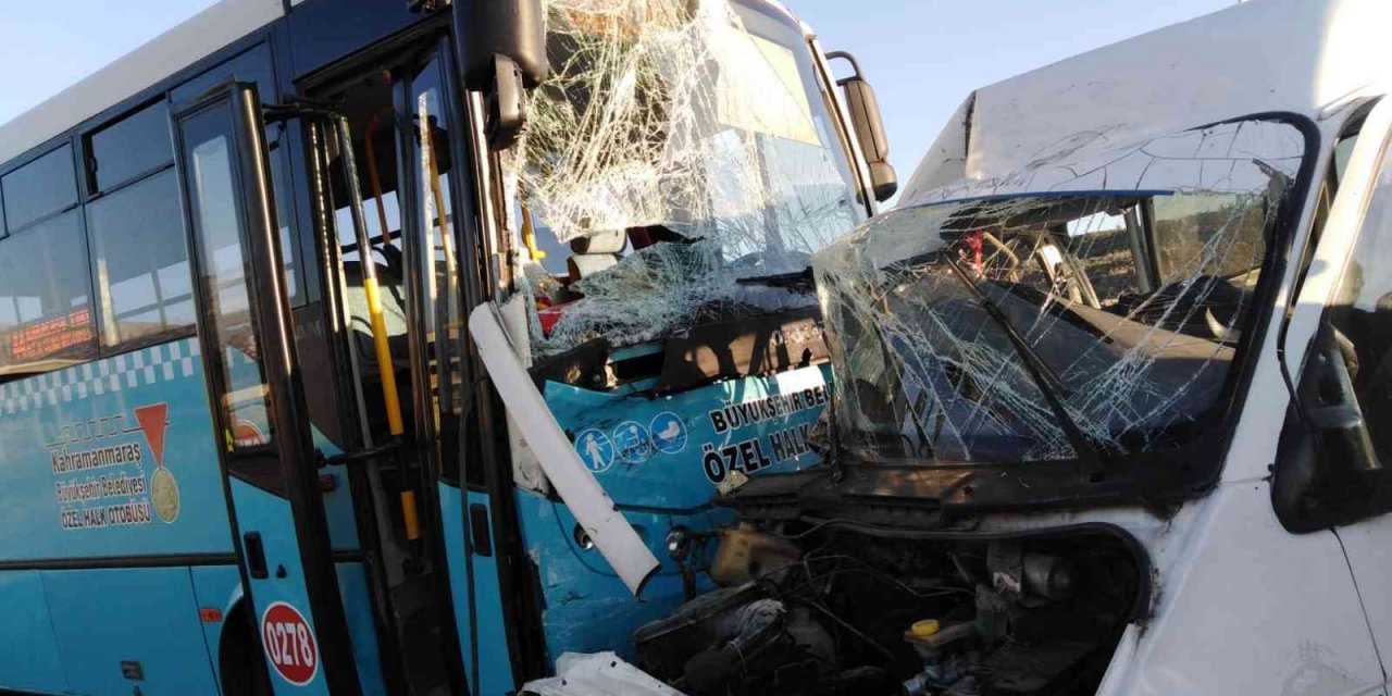Kahramanmaraş’ta halk otobüsü ile minibüs çarpıştı: 1 ölü, 4 yaralı