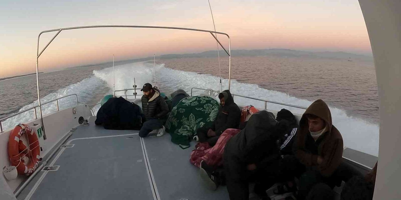İzmir’de 17 göçmen kurtarıldı