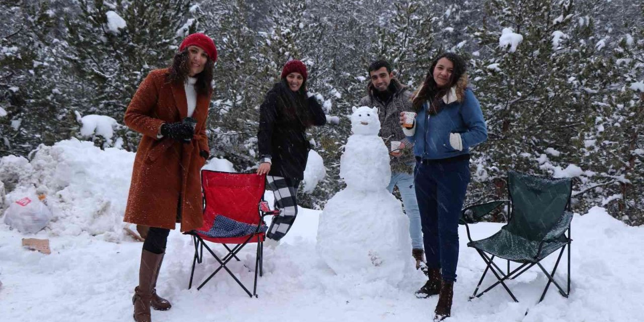 Bayburt’un yüksek rakımlı köylerinde karla mücadele çalışması sürüyor