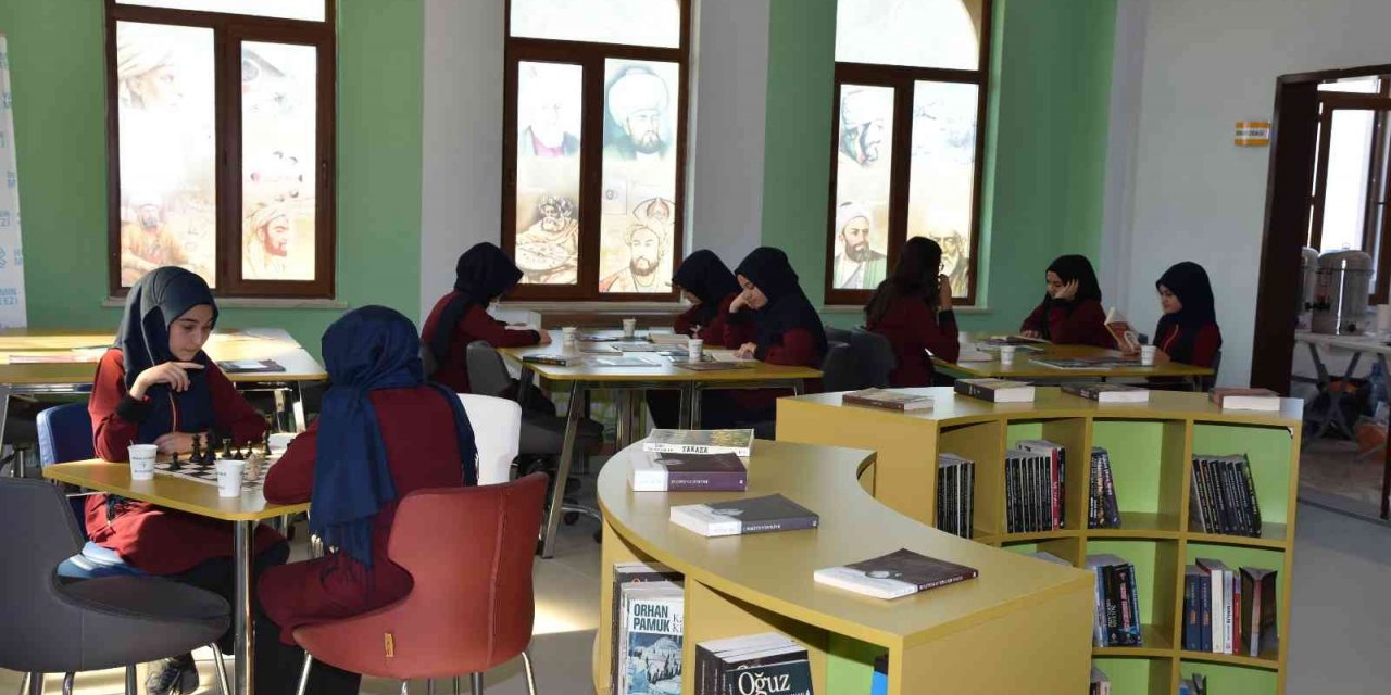 Denizli’de okul kütüphaneleri kitaplarla zenginleşti