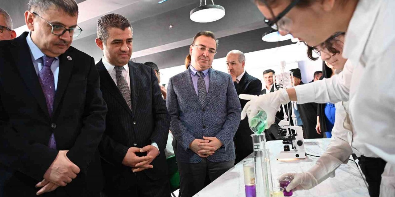 Denizli’de öğrencilerin gelişimine katkı sağlayacak laboratuvar açıldı
