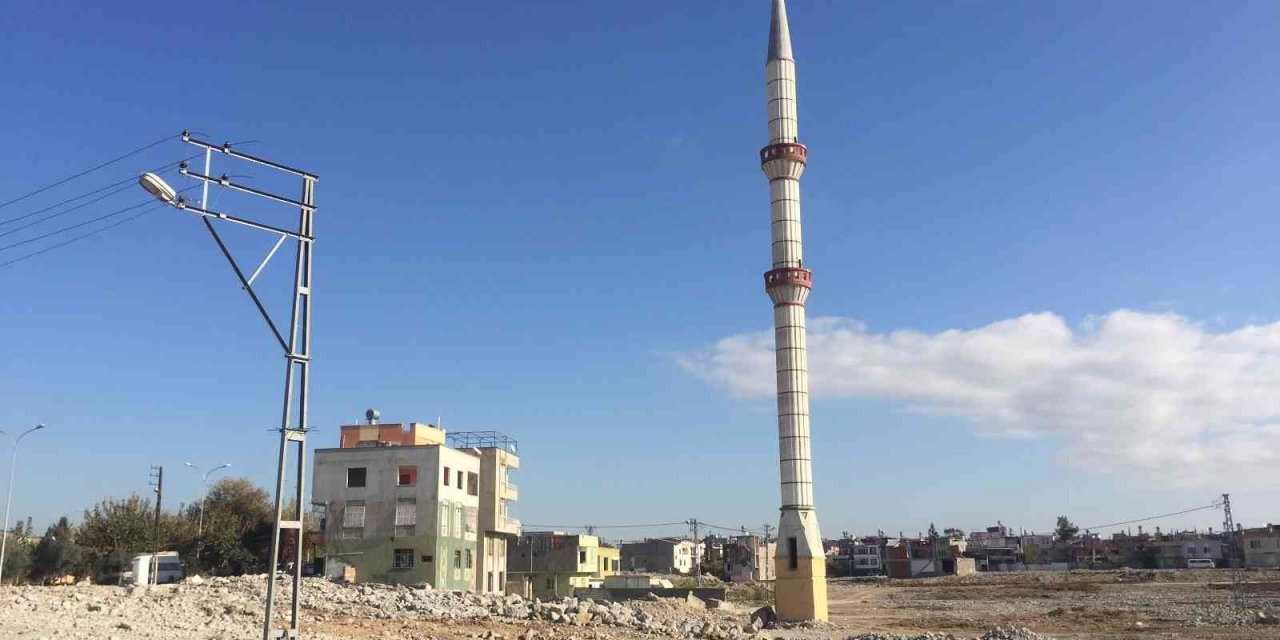 Kentsel dönüşümde evlerde cami de yıkıldı, sadece minare kaldı