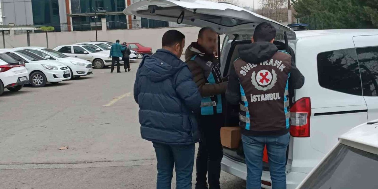 Ataşehir’de kucağında çocukla minibüs kullanan sürücüye ceza