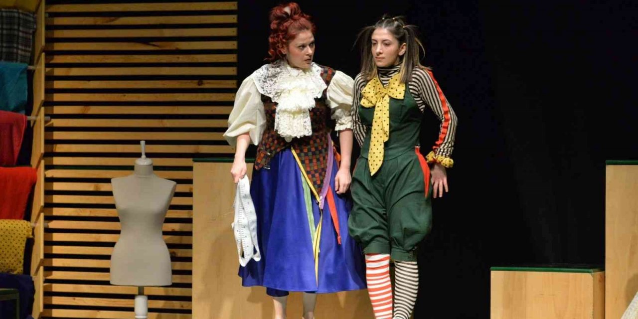 Çocuklar ’Kostüm Odasını’ çok sevdi