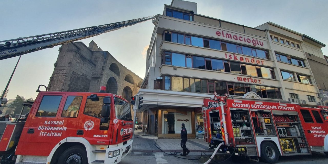 Lokantada yangın çıktı, ekipler seferber oldu