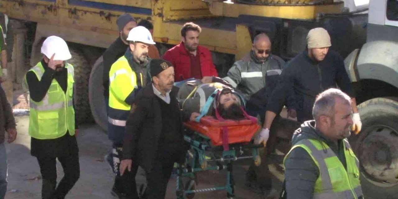 Ataşehir’de metro şantiyesinde yüksekten düşen işçi yaralandı