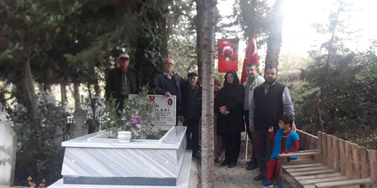 Şehit asker kabri başında anıldı