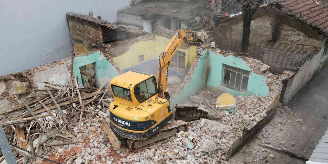 Yıldırım Belediyesi 494 metruk binayı yıktı