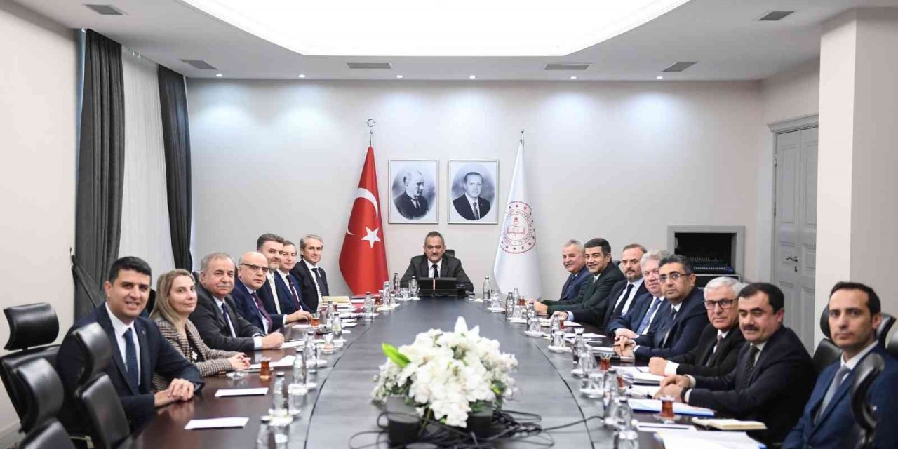 Bakan Özer, özel öğretim kurumlarının temsilcileriyle görüştü