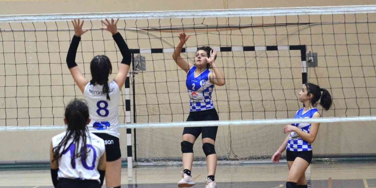 Yunusemreli voleybolculardan 3-0’lık başlangıç