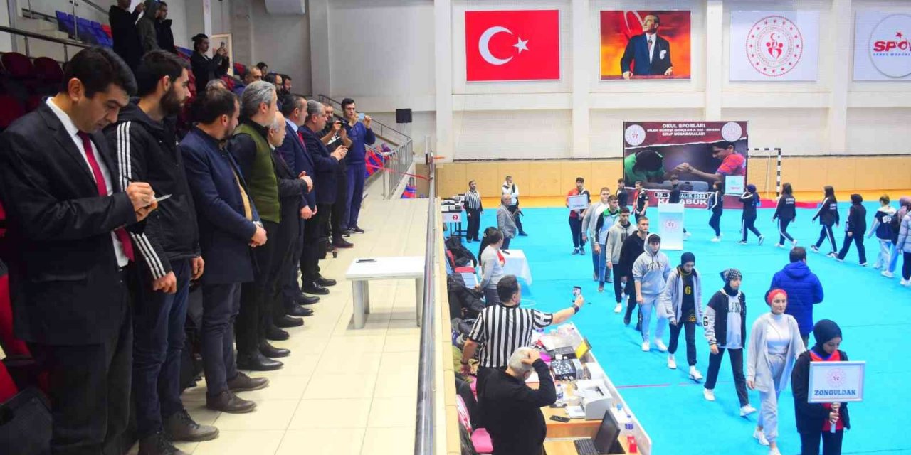 Karabük’te Okul Sporları Gençler (A) - Bilek Güreşi grup müsabakaları başladı