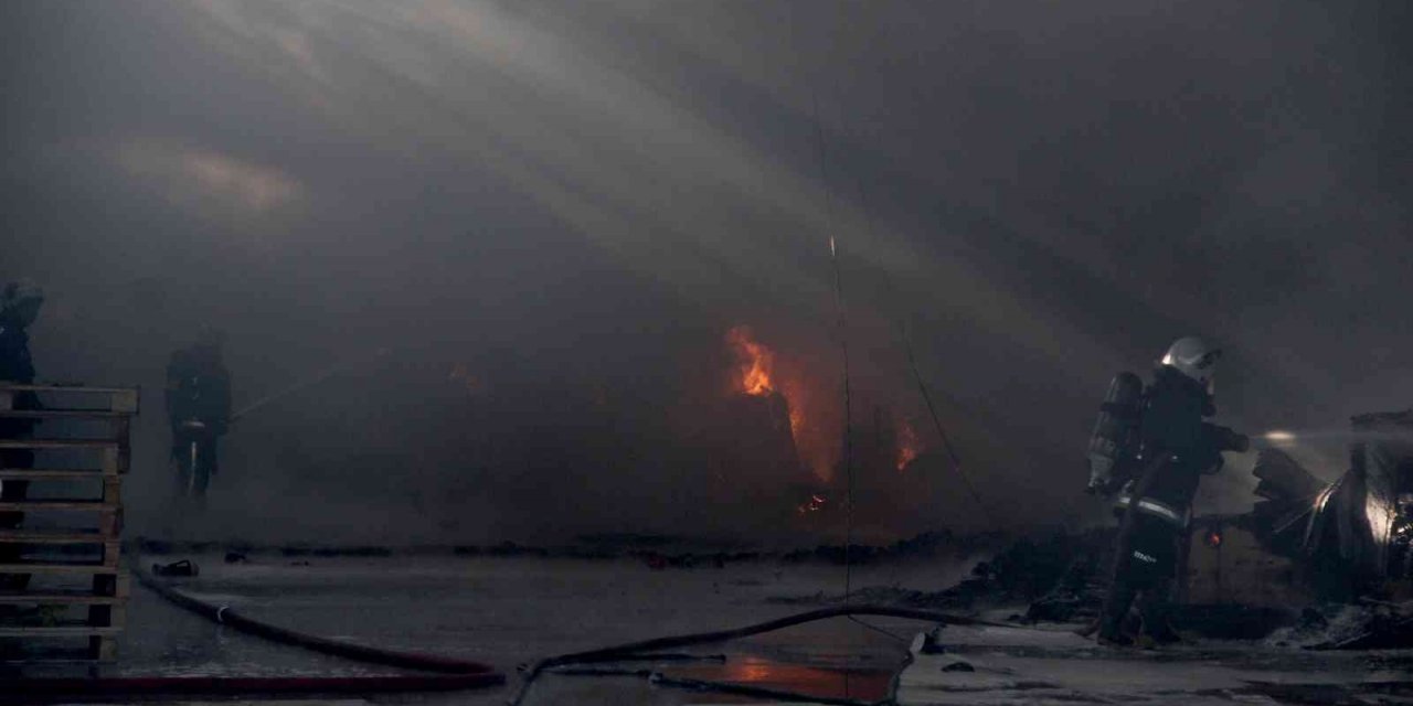 Antalya’da paketleme tesisinde yangın paniği