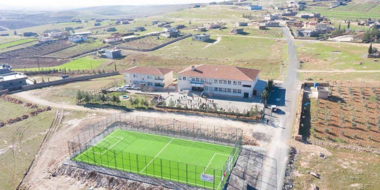 Eyyübiye’ye yapılacak 20 halı sahadan 5’i tamamlandı