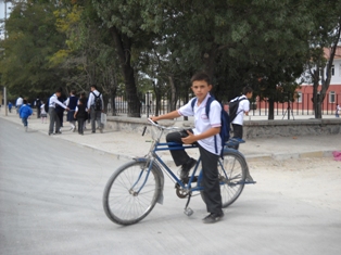 Veliler okul önlerinde trafik tedbiri istiyor