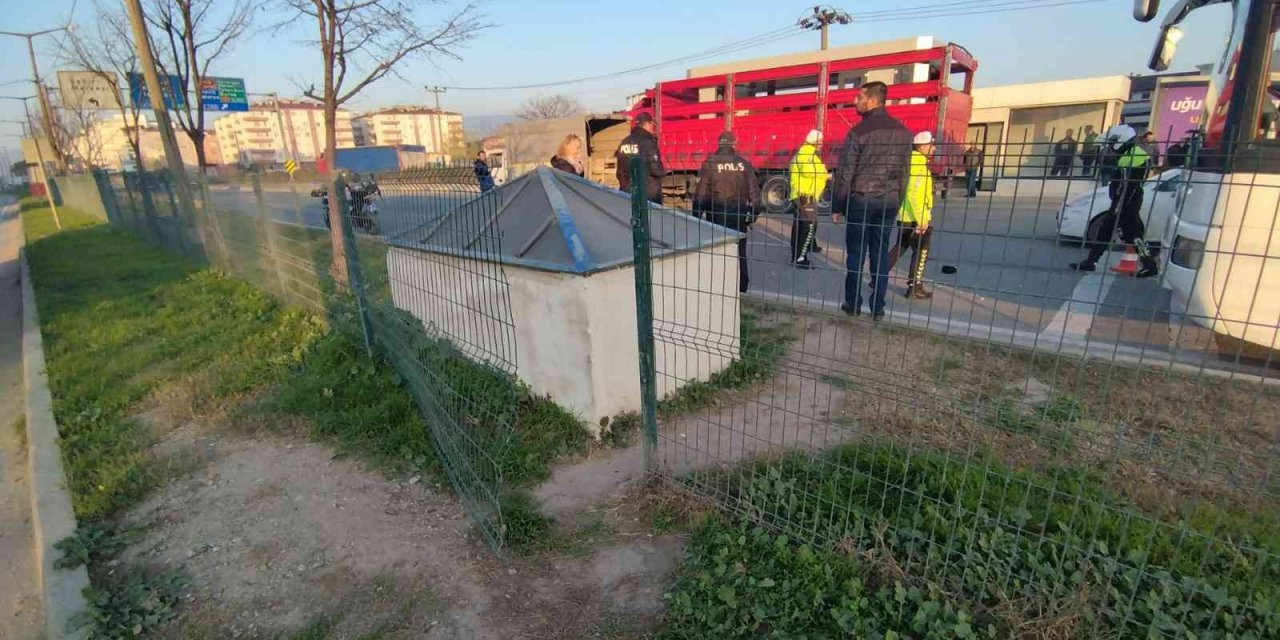 Alt geçidi kullanmayan yayaya otobüs çarptı