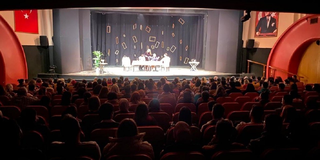 “Kombinasyon” Adana’da seyirciyle buluştu