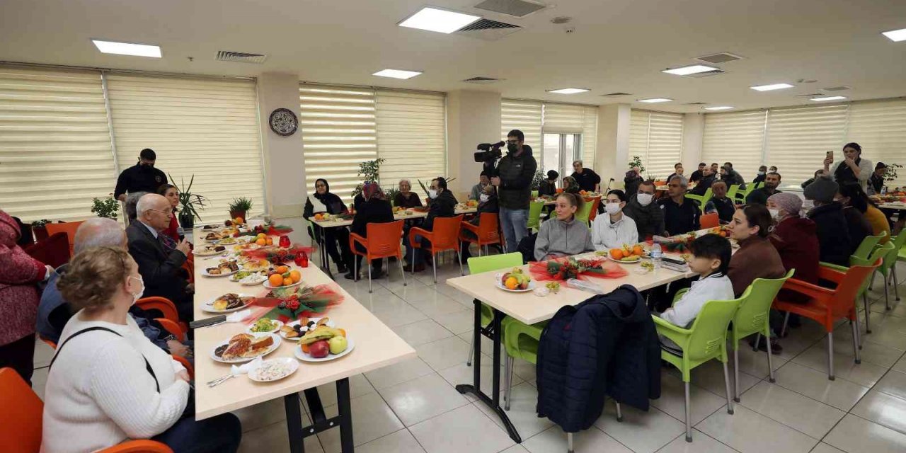 Zübeyde Hanım Konukevi’nde yılbaşı yemeği