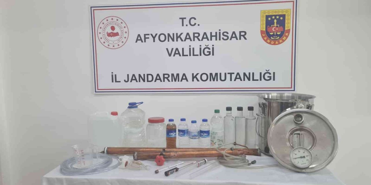 Kaçak alkol üreten şahsın evine jandarma baskını