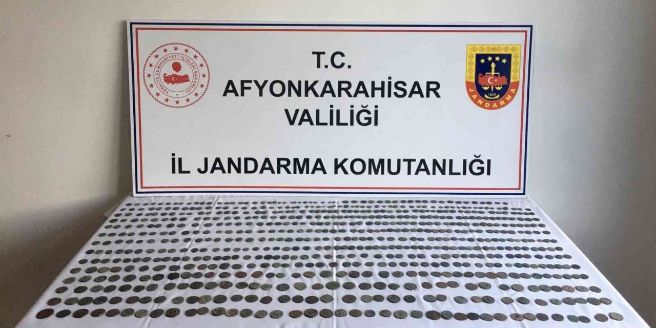 Akaryakıt istasyonunda 670 adet sikke ile yakalandı