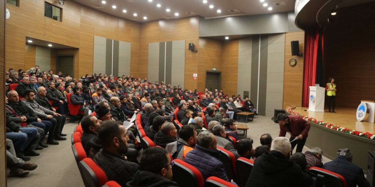 Melikgazi Belediyesi personeline iş sağlığı ve güvenliği eğitimi verildi