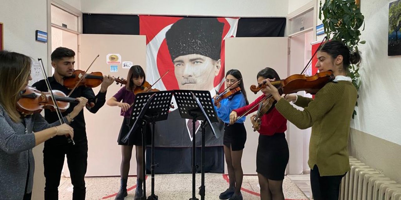 PAÜ ortaokul öğrencilerine oda müziği konseri gerçekleştirdi