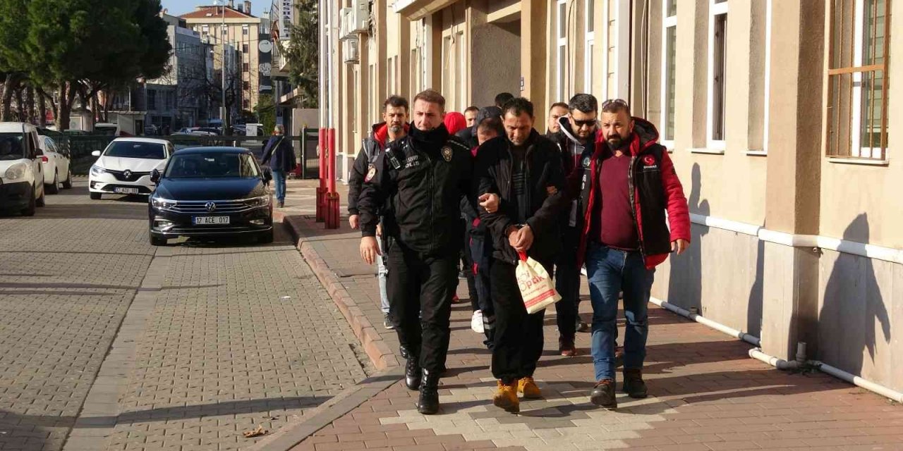 Çanakkale’de Orta Asya ve Afrika uyruklu 14 kadını pazarlayan 2 kişi tutuklandı