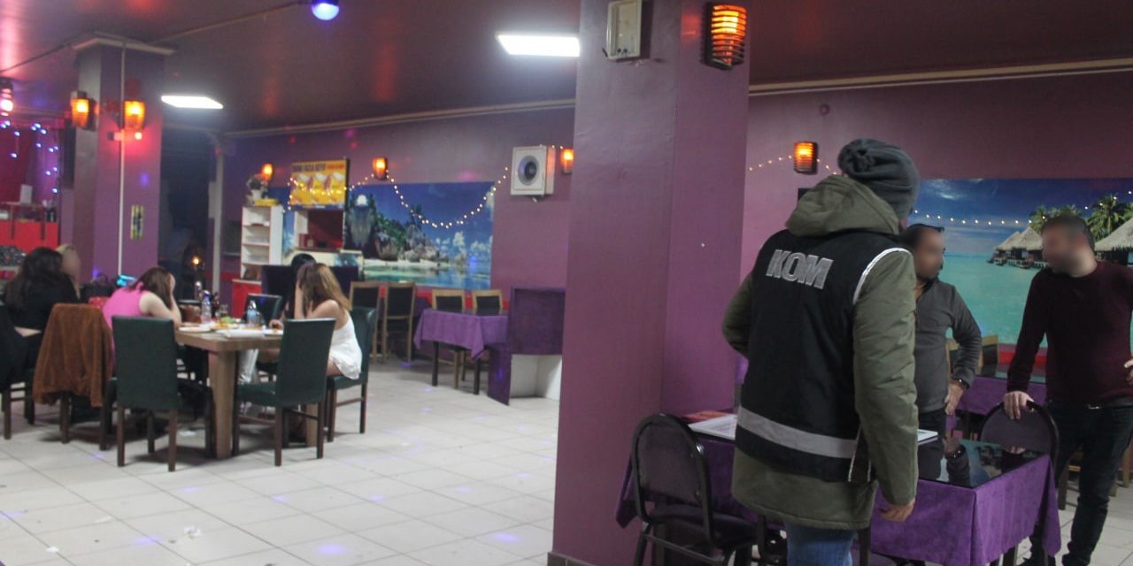 Bayburt’ta yılbaşı öncesi eğlence mekanları, alkol satış yerleri, pastaneler ve imalathaneler denetlendi