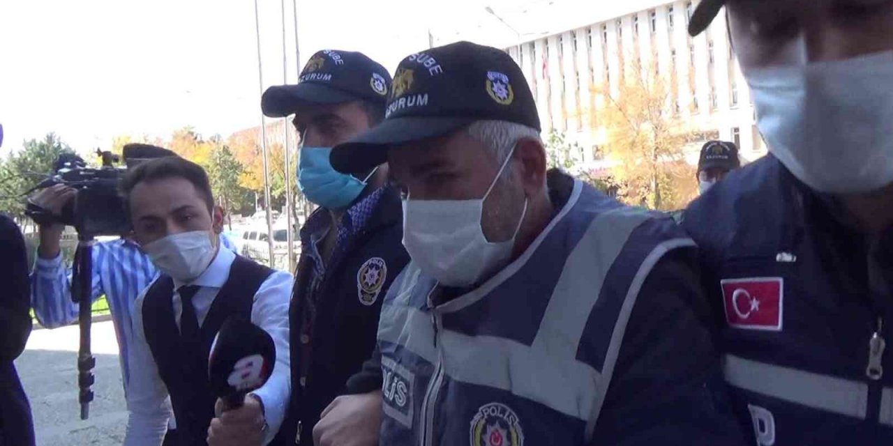 Hareketsiz kalıncaya kadar yaşlı kadının boğazını kesmiş