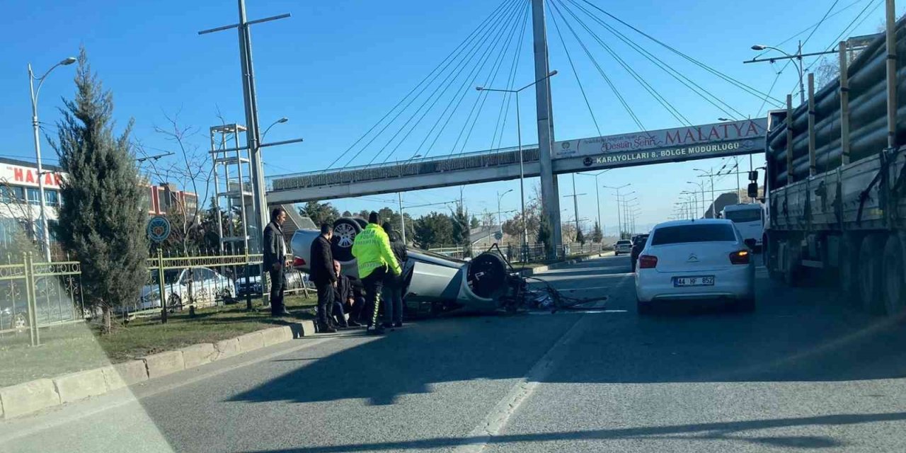 İki otomobil çarpıştı: 1 yaralı