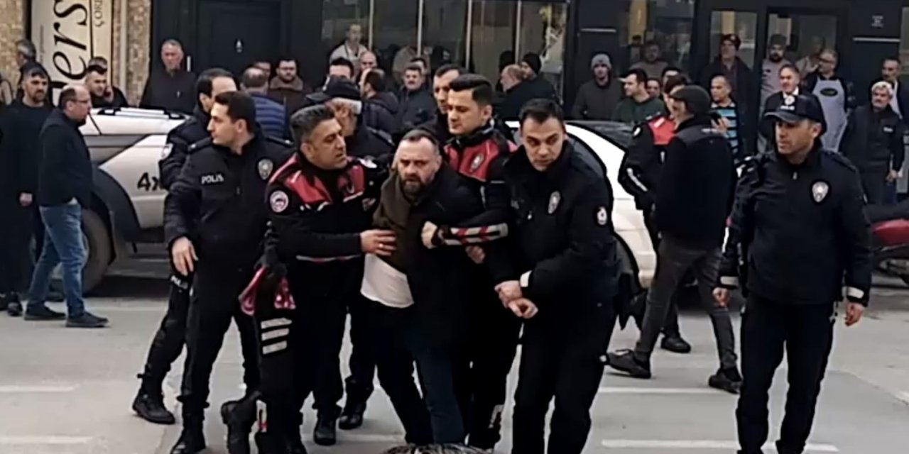 İnegöl’de alacak verecek kavgasında 3 kişi bıçaklandı