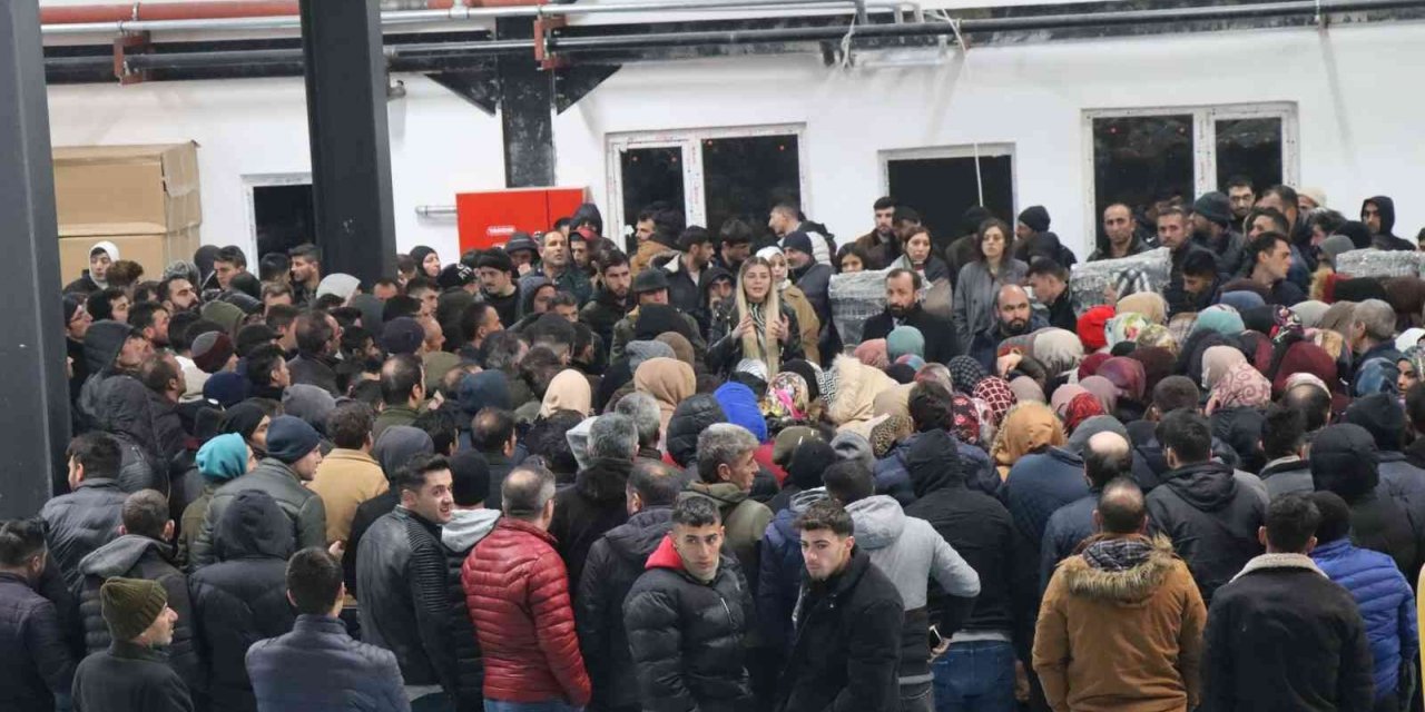 Oltu çuval fabrikasında 350 kişi iş başı yaptı