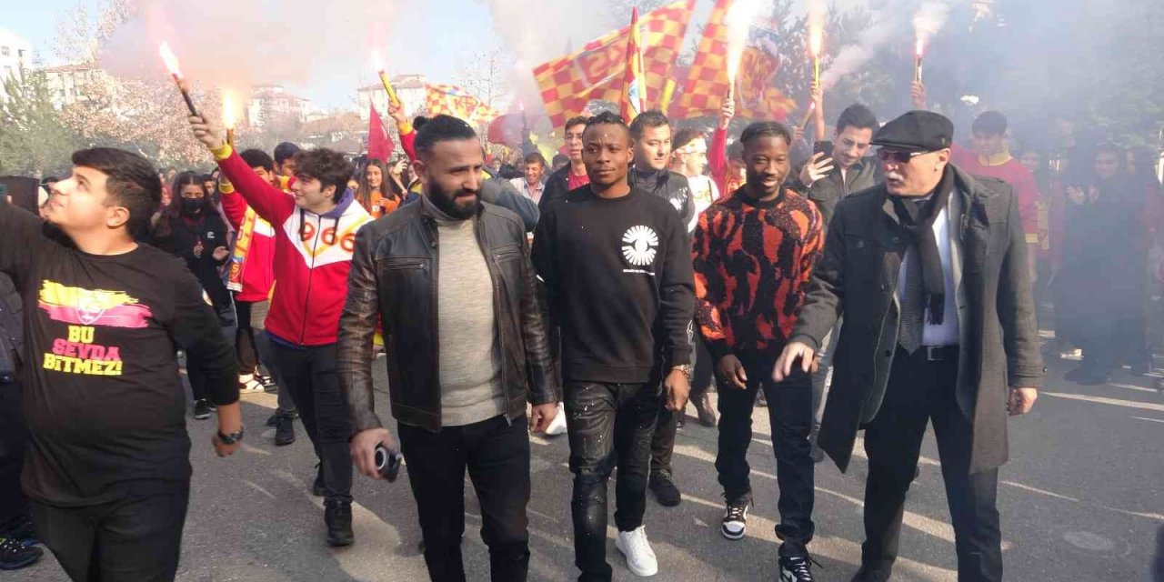 Stadyuma değil, okula geldiler