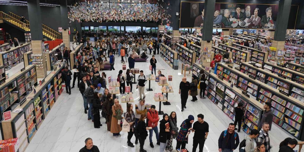 bkmkitap’ta yıldızlar geçidi