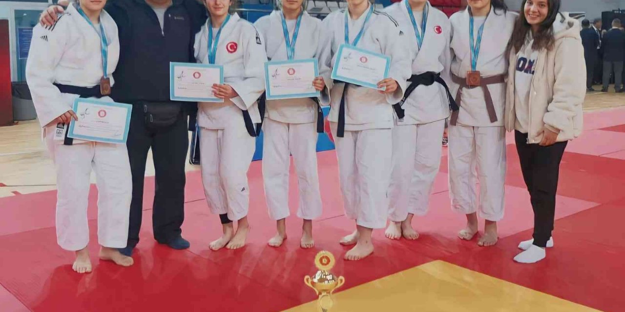 Yunusemre Belediyespor Süper Lig’de