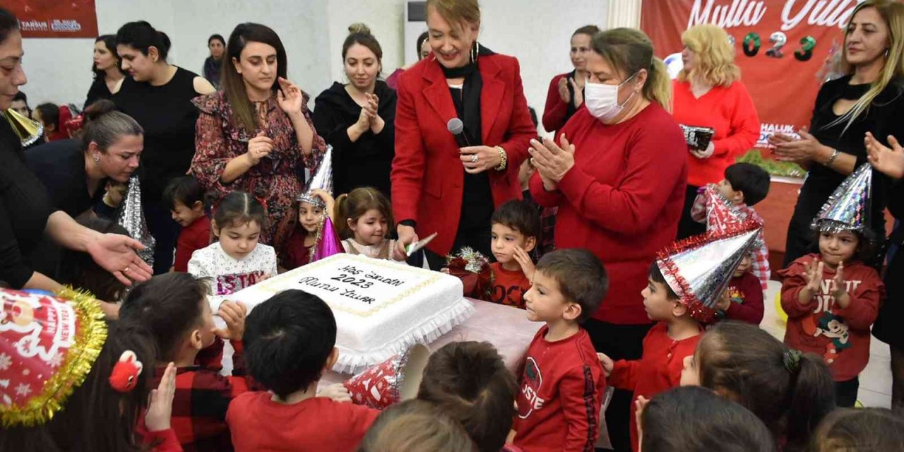 Tarsus’ta miniklerden yeni yıl partisi