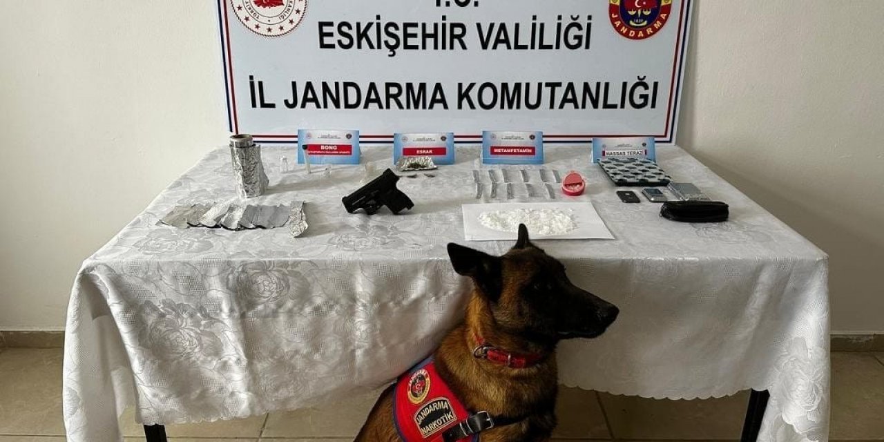 Uyuşturucu madde satıcısının evine narkotik köpeği ‘Bando’ ile baskın yapıldı