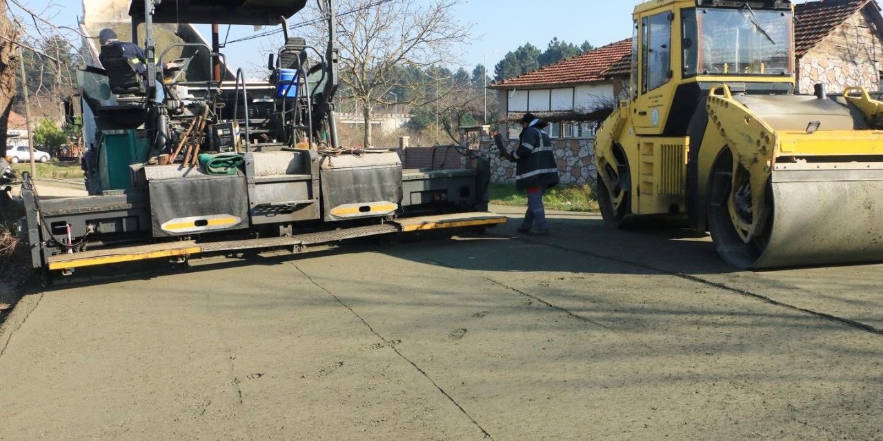 Üçköprü köyüne beton asfalt atıldı