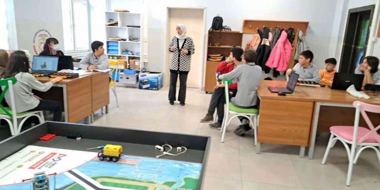 Söğüt Ertuğrulgazi Ortaokulunda robotik kodlama heyecanı