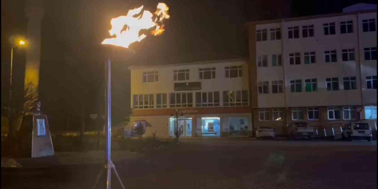 Büyükşehir, Sarıoğlan ve Akkışla’da doğalgaz meşalesini yaktı