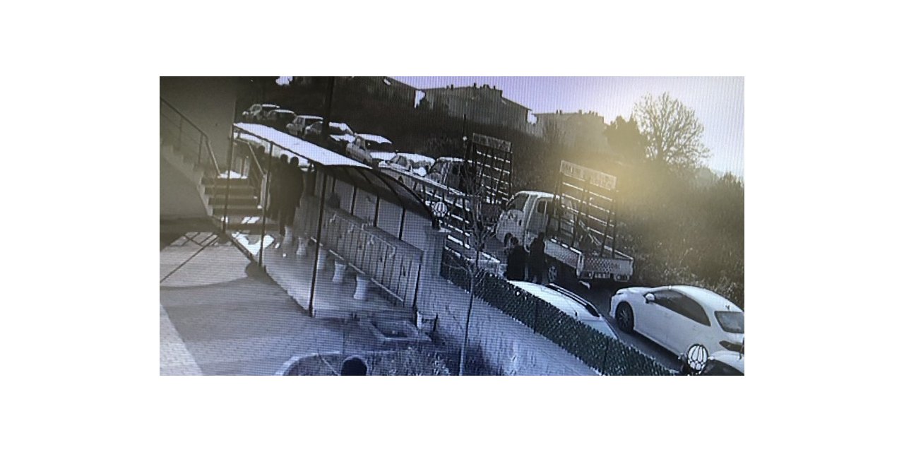 Maaşını alamadığı için cami çıkışında öldürmüş