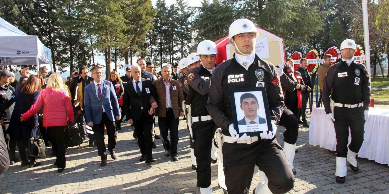 Şehit Komiser için Emniyet Müdürlüğünde tören