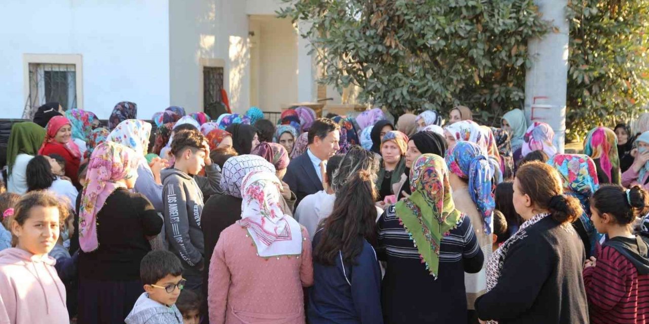 Bodrum Belediyesi, çocuklara yeni yıl sevinci yaşattı