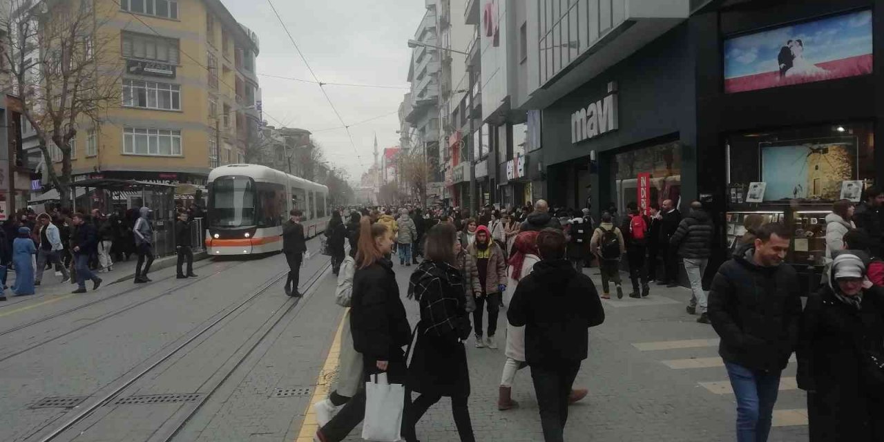 Çarşıda yılbaşı kalabalığı