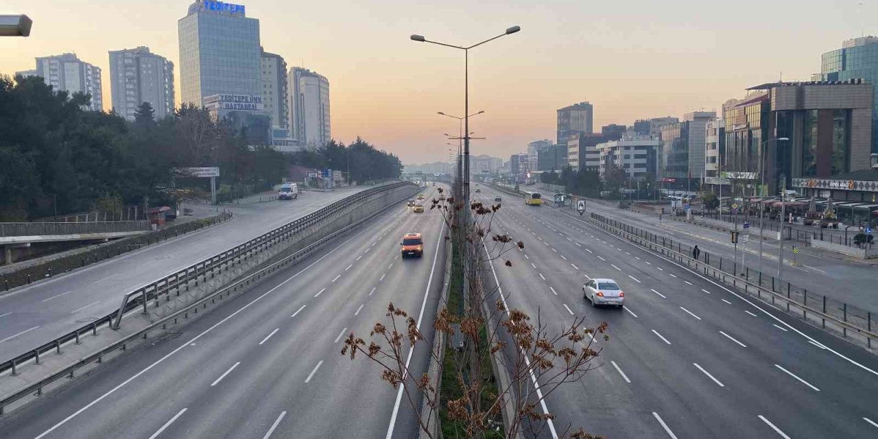 Yılın ilk günü İstanbul’da yollar bomboş