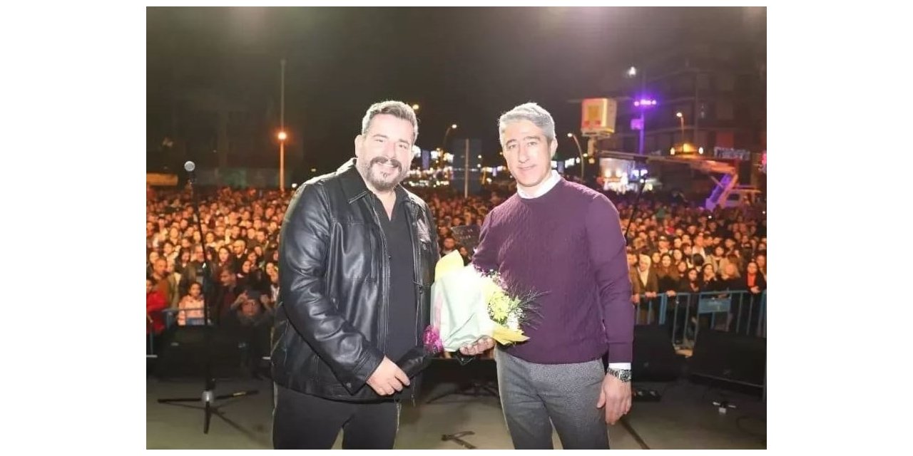 Marmaris 2023’e yapay kar ve ’Gece Yolcuları’ ile girdi