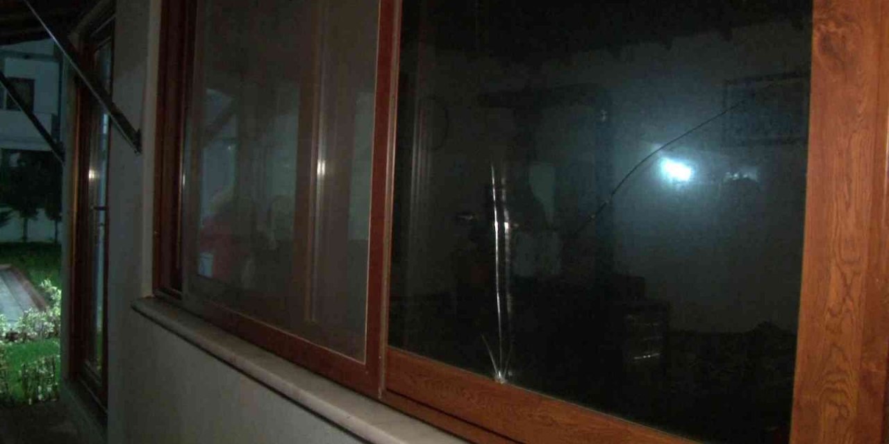 Yılbaşı kutlamasında ateşlenen mermi evin camına isabet etti