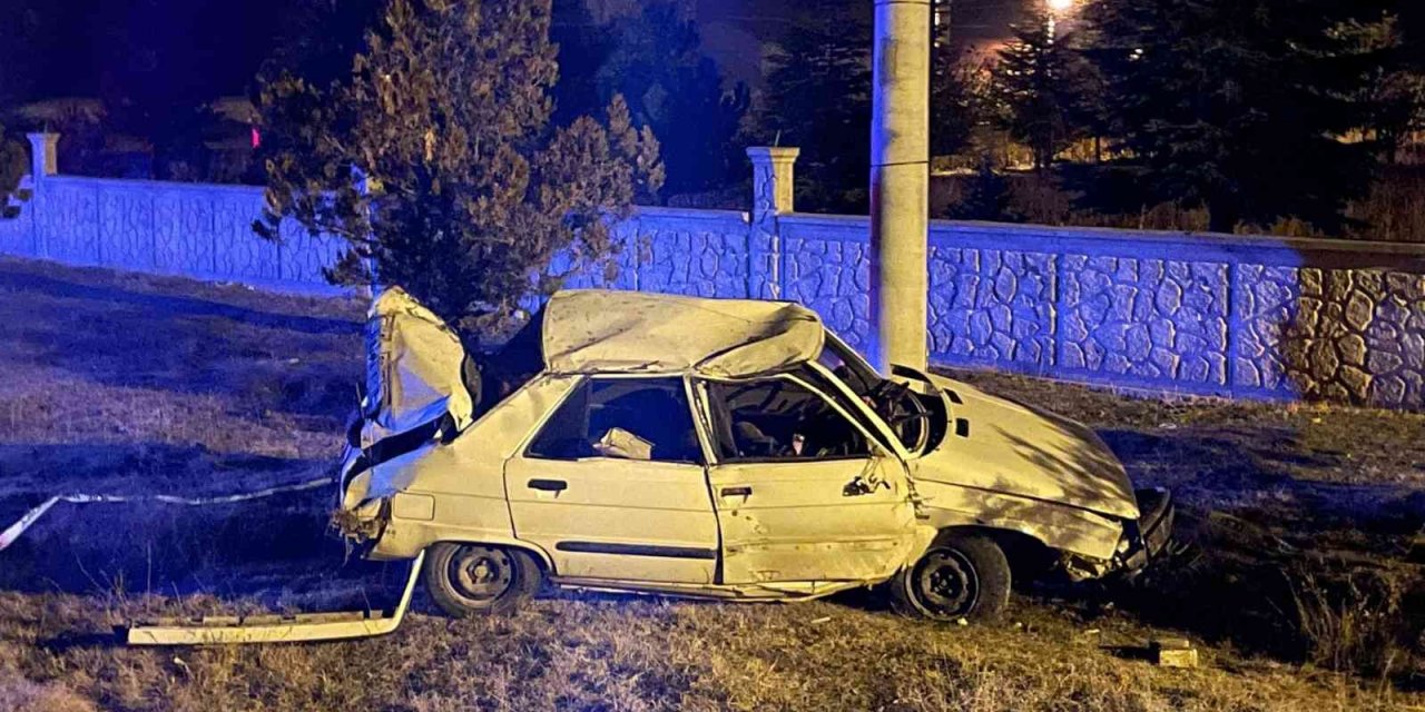 Yeni yılın ilk saatlerinden feci kaza, 1 ölü