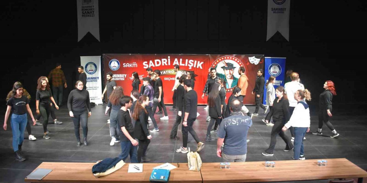 Geleceğin tiyatrocuları seçildi